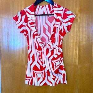 HKR collections | red and white motif v neck top | size M